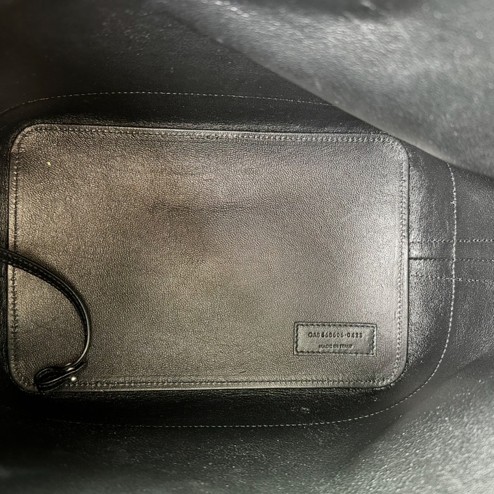 New Saint Laurent Le Monogram Bucket Bag in Spazzolato Leather - Picture 8 of 10